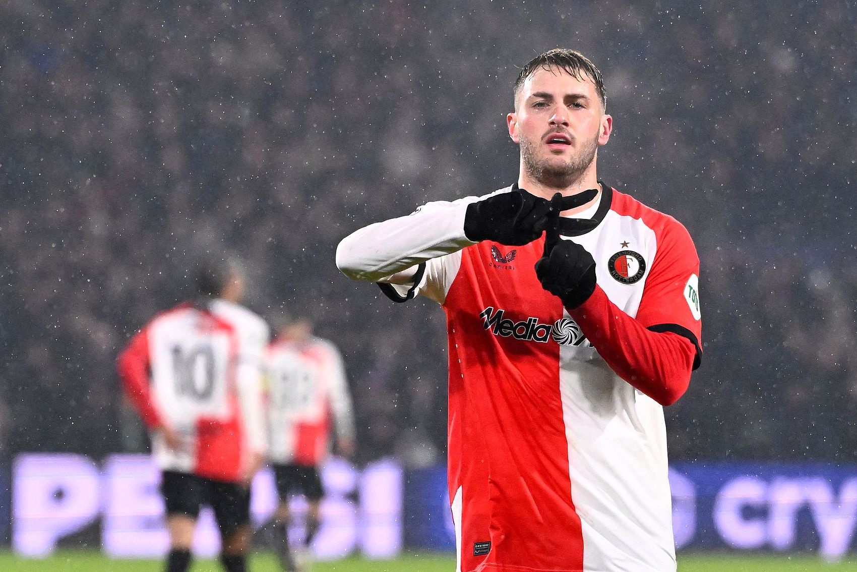 欧冠今晨再迎强敌，费耶诺德刷新队史纪录，主帅态度：信心回归，球探报告显示潜力的简单介绍