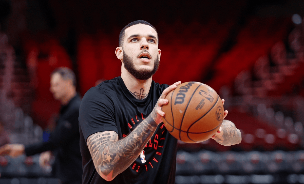 包含荷甲赛程吃紧，尤文图斯窗口期复出首秀，态度坚定，轮换策略成焦点的词条