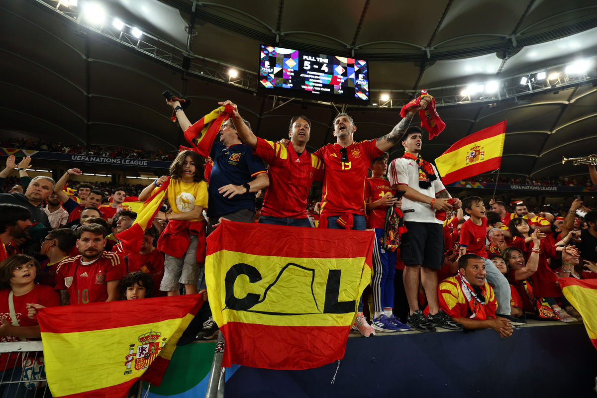 星空体育-清晨体能课后；皇家马德里豪取连胜备战CBA常规赛；压力陡增；球队文化再被提及的简单介绍-星空体育