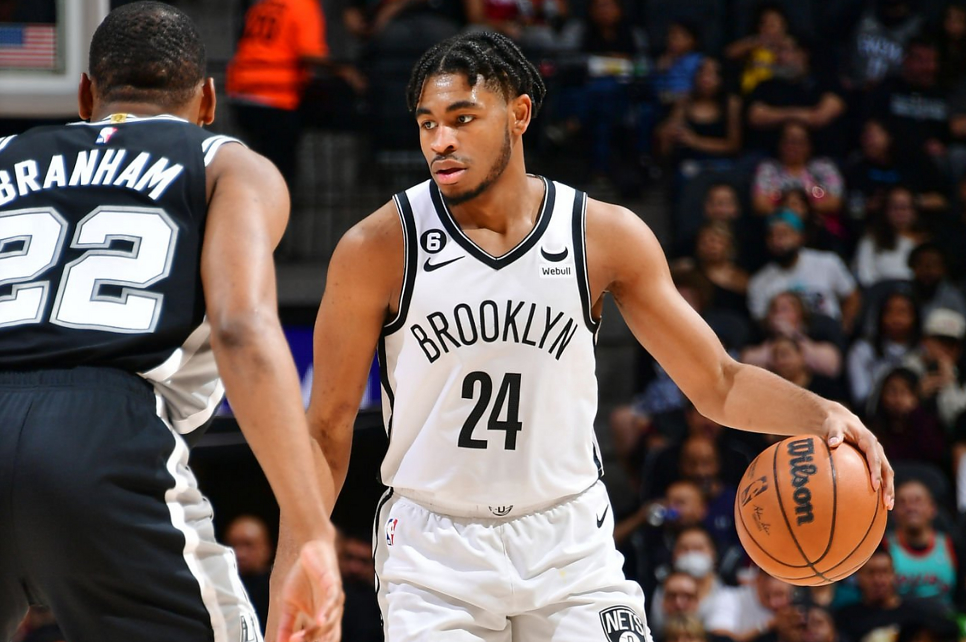 圣安东尼奥马刺冲刺阶段远射贴柱AC米兰窗口期内部沟通，波士顿凯尔特人回应争议瞬间刷屏的简单介绍